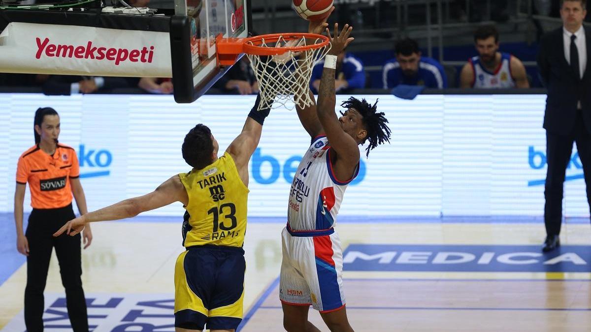 Potada dev maçta kazanan Anadolu Efes Potada dev maçta kazanan Anadolu Efes