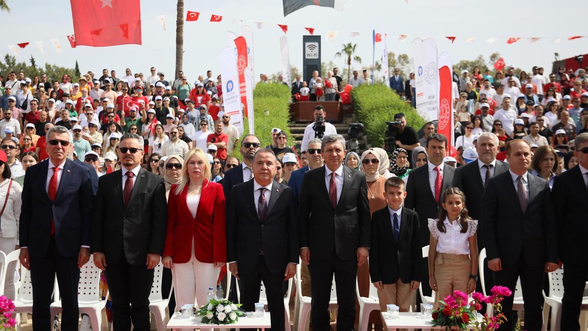 Cam Piramitte coşkulu bayram kutlaması - Antalya Haber