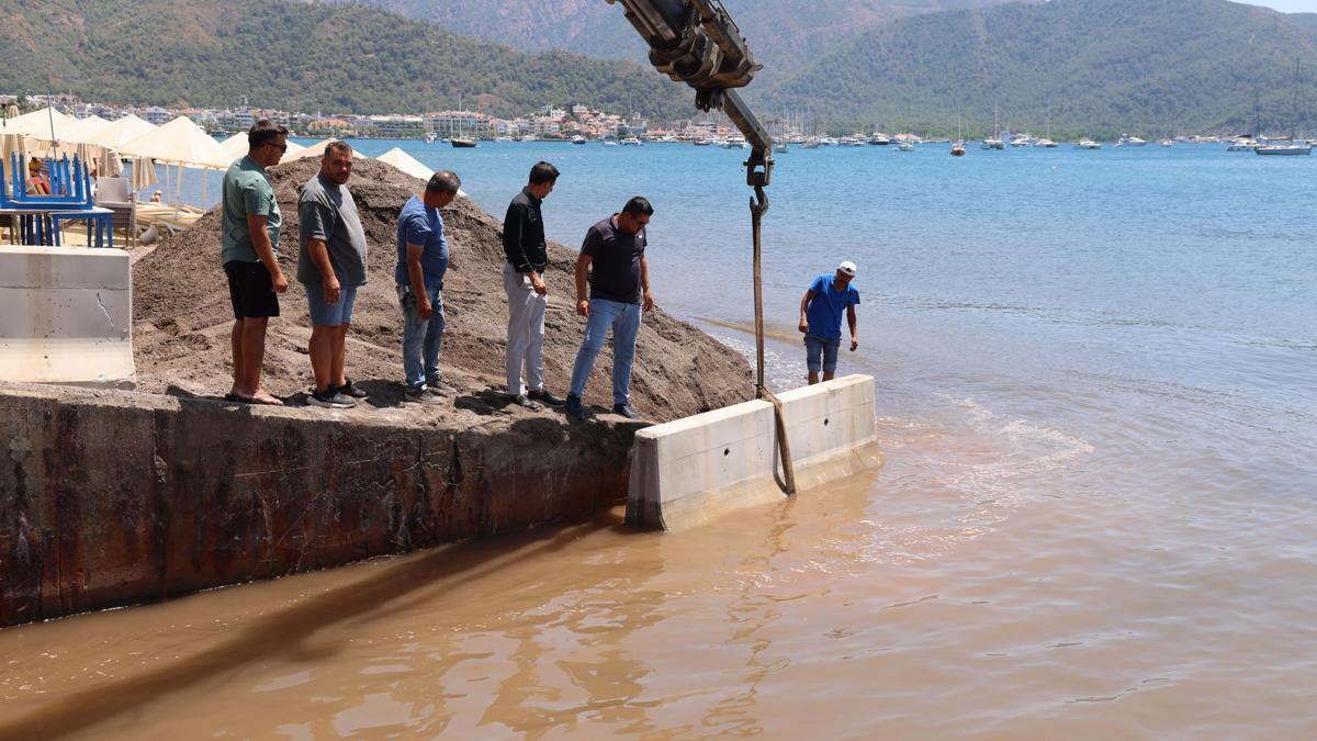 Marmaris'te dere ağzına beton bariyer yerleştirildi