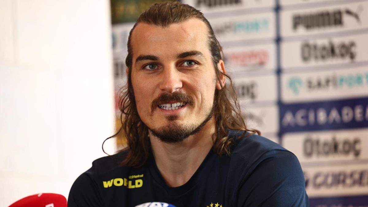 Fenerbahçe'de ayrılıklar açıklandı! Çağlar Söyüncü defteri kapandı...