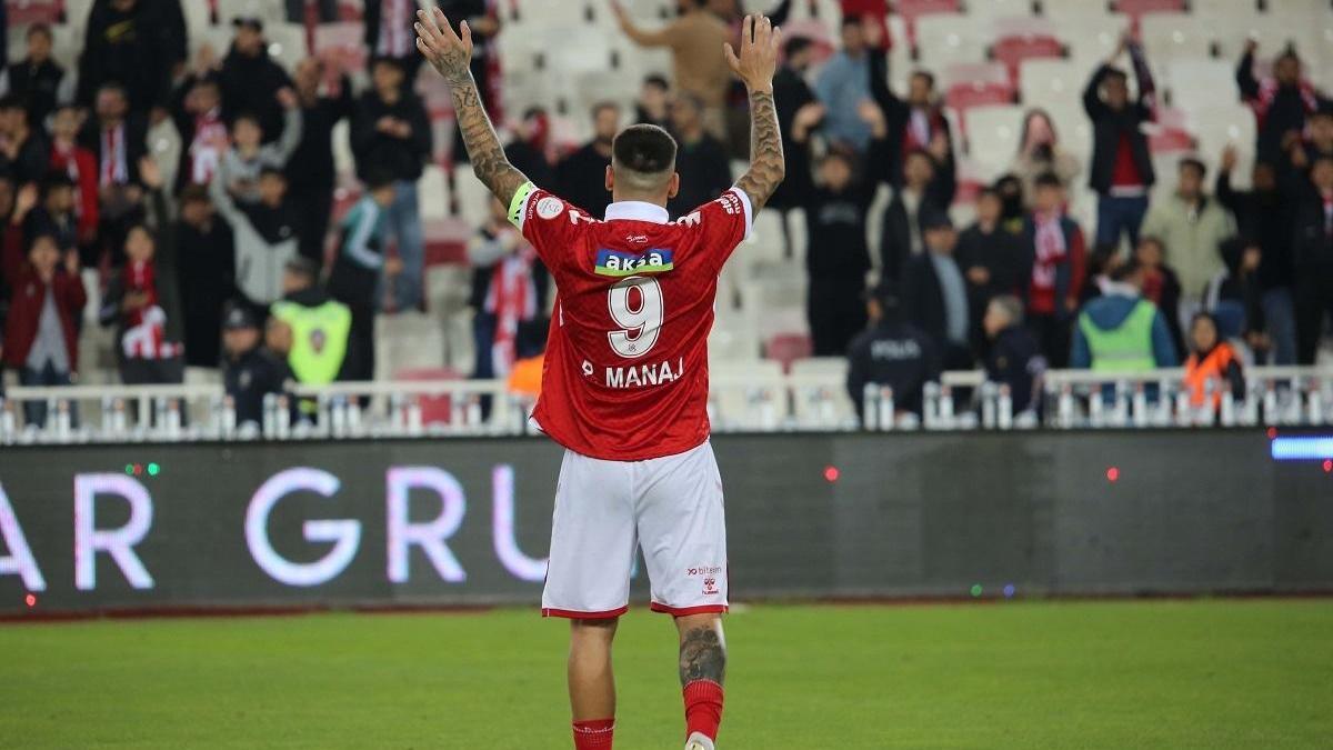 Rey Manaja Sivasta coşkulu karşılama - Son Dakika Futbol Haberi
