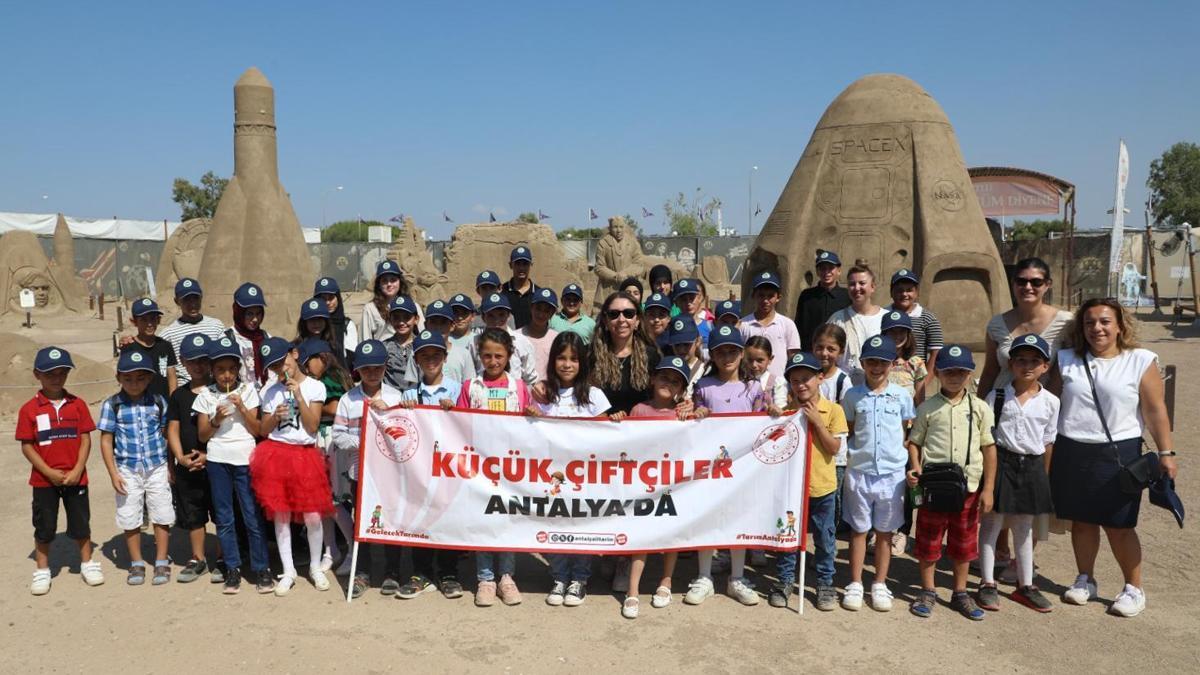 Küçük çiftçiler Antalya'yı gezdi