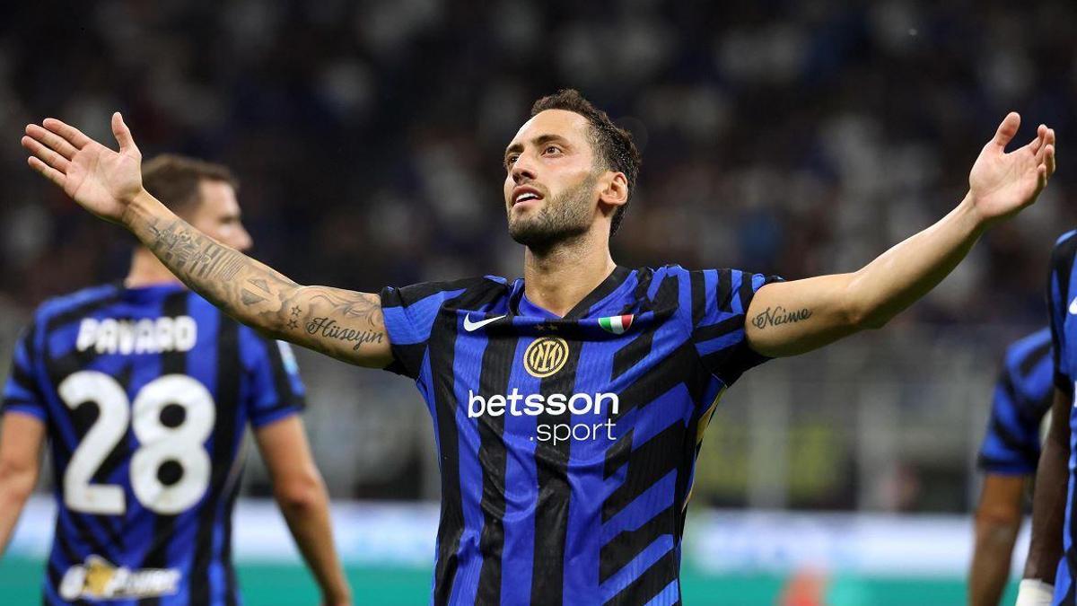 Hakan Çalhanoğlu, Inter için İtalya’ya geri döndü: Burada olmaktan mutluyum