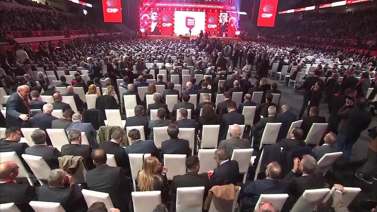 CHP'de gündem kurultay tartışması