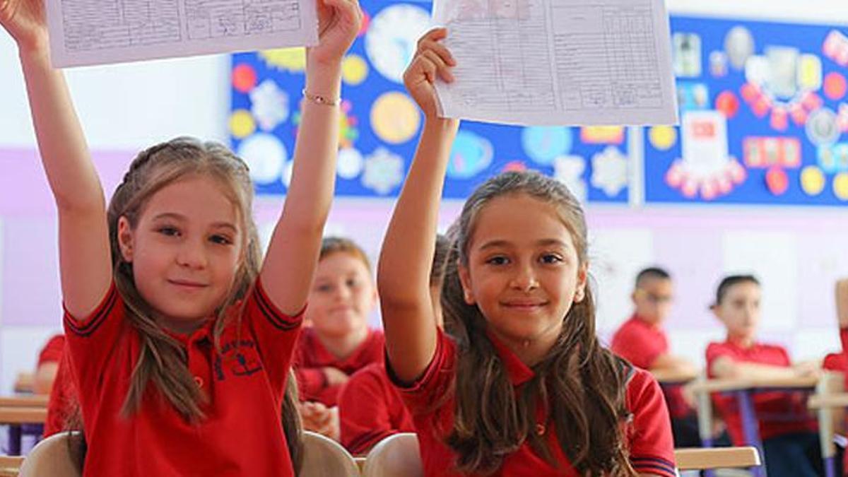 Resmi Gazete'de yayımlandı: 4 yıl boyunca değiştirilemeyecek! Okullardaki serbest kıyafet uygulaması kaldırıldı