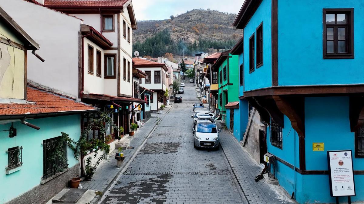 Afyonkarahisar'ın tarihi evleri yöresel mimariye göre yenilendi