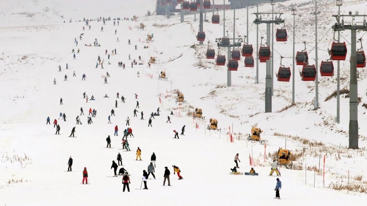 Erciyes'te pistler kayakseverlerle doldu