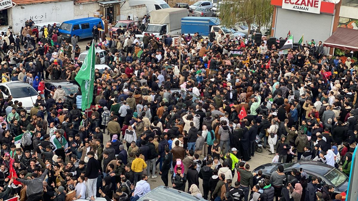 Ankara'da Suriyeliler, Esad rejiminin son bulmasını kutladı