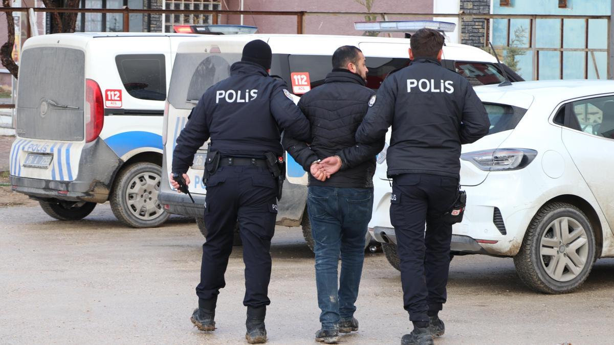 Eğlence mekanındaki silahlı kavgada yaralandı; gizlice polisi izlerken yakalandı