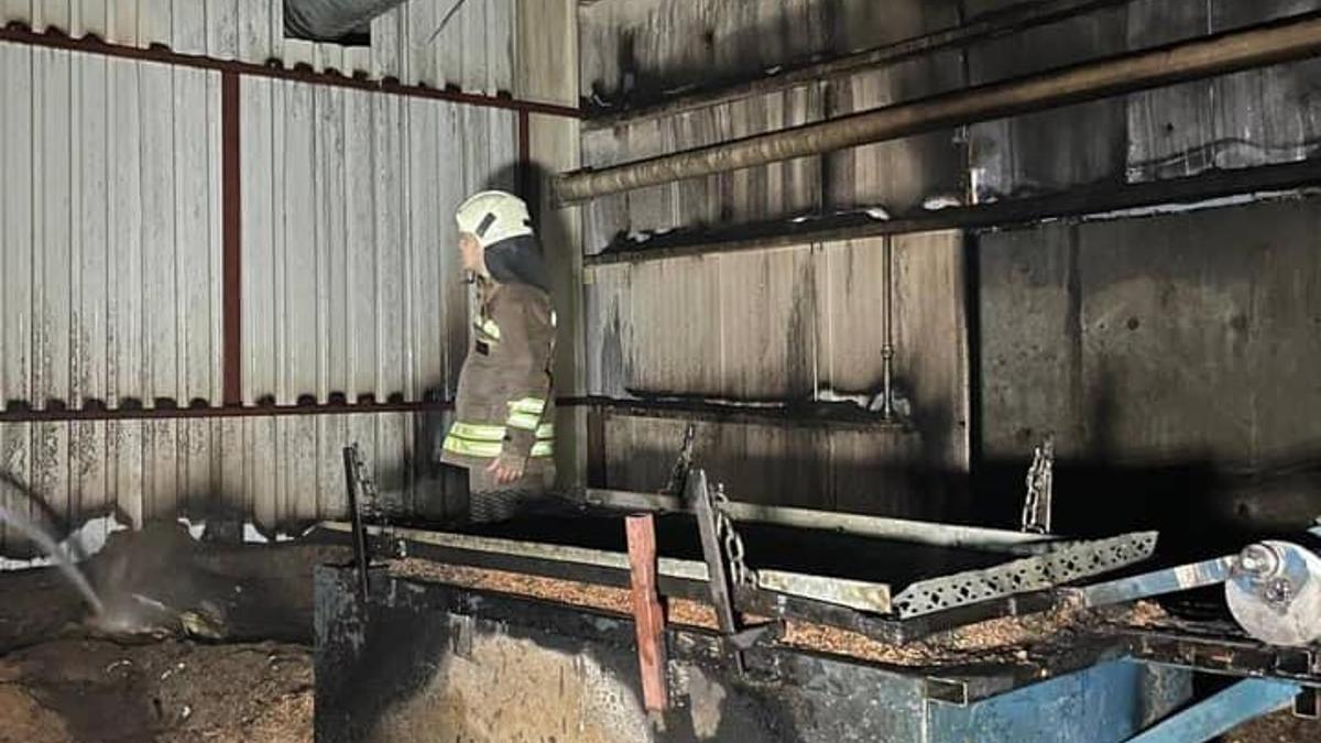 Hatay'da mobilya fabrikasındaki yangın söndürüldü