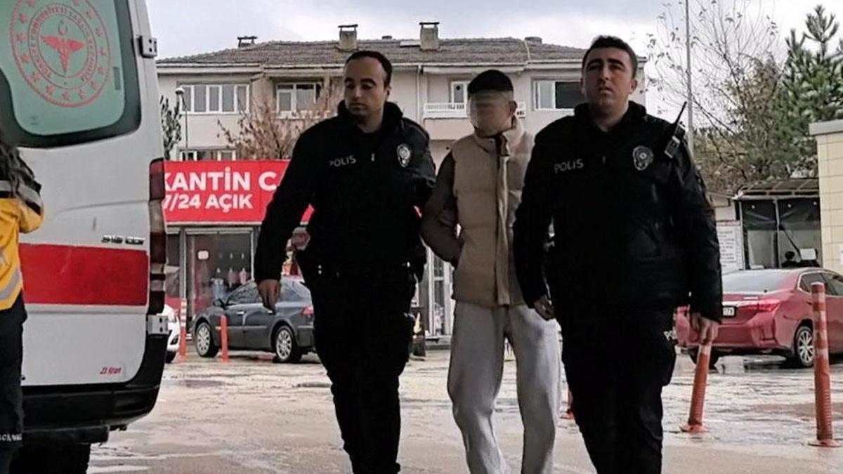 Kendisine küfrettiğini öne sürdüğü babasını 6 yerinden bıçaklayıp, 112’yi aradı