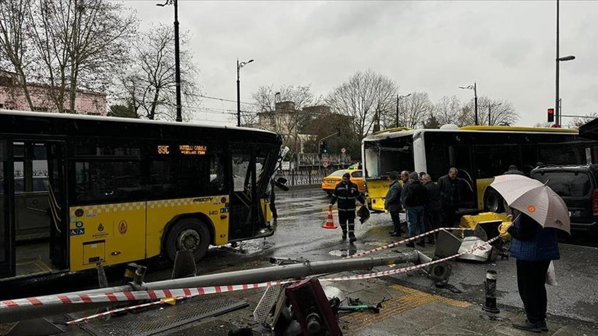 Fatih'te kaza sonrası ortalık savaş alanına döndü | Video Haber