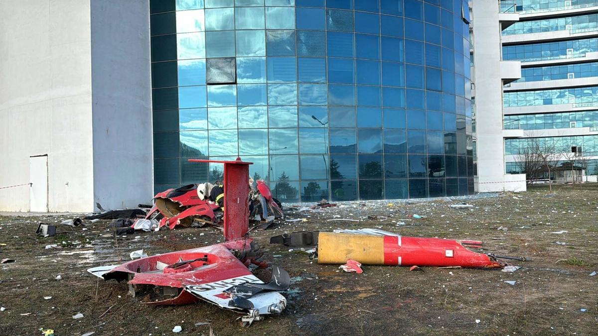 Muğla'da hastaneye çarpan ambulans helikopter düştü; 4 ölü