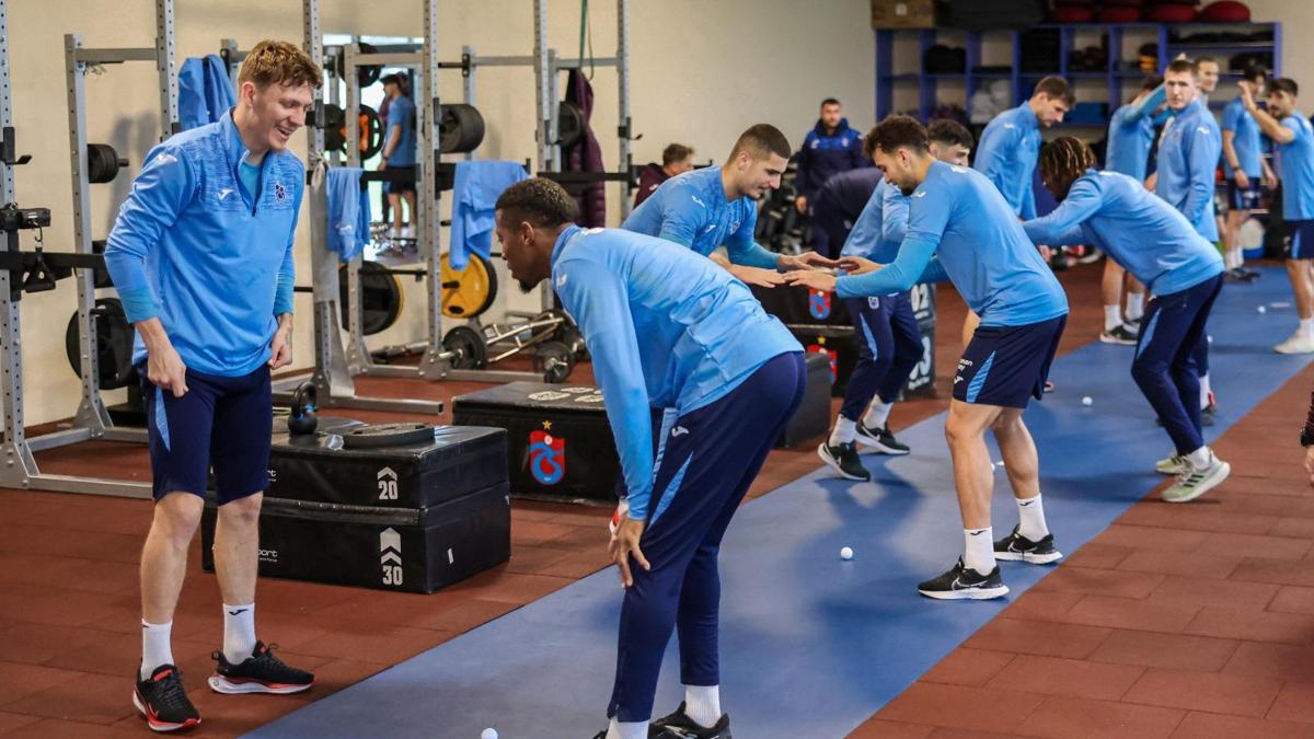 Trabzonspor, Samsunspor maçı öncesi salonda çalıştı!