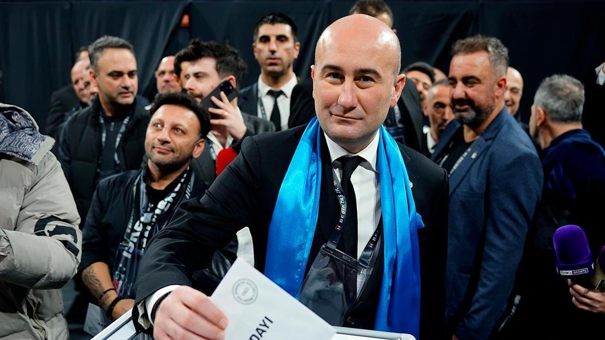 Beşiktaş Başkan Adayı Hüseyin Yücel, oyunu kullandı!