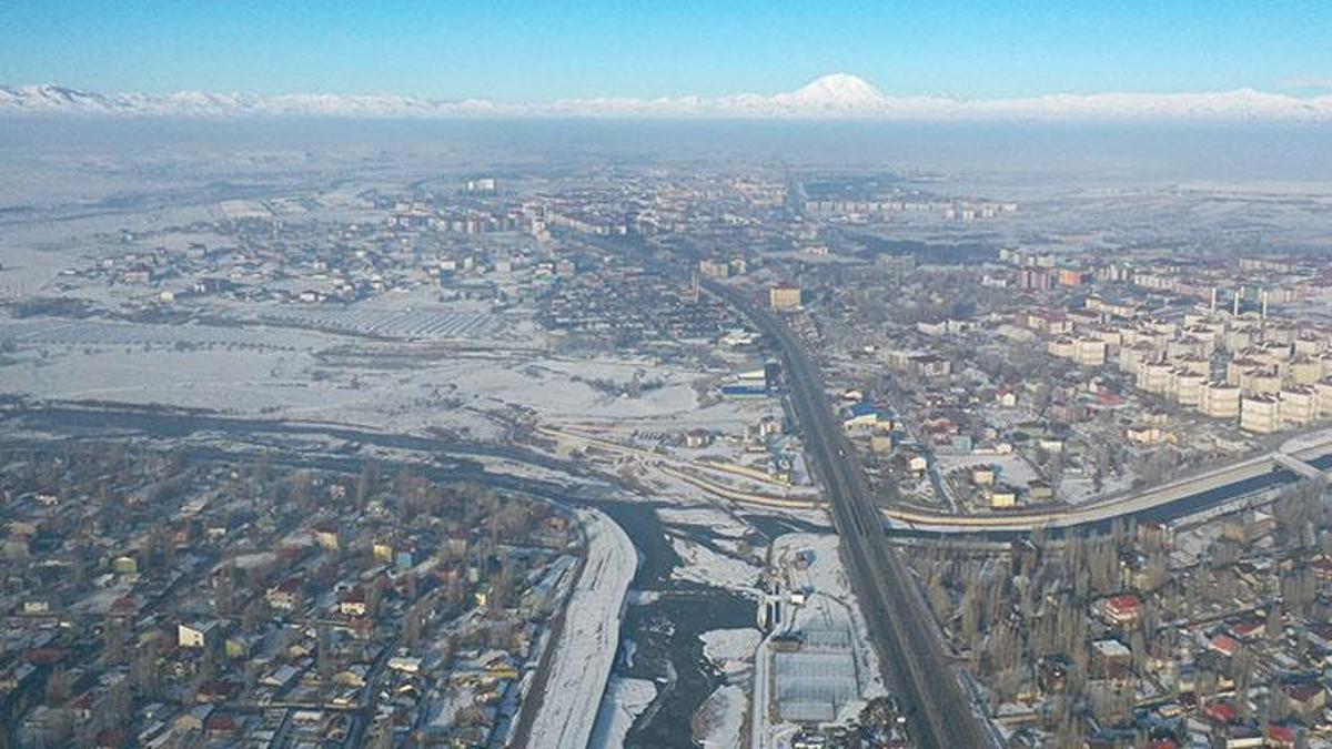 Ağrı'da dondurucu soğuk! -15'i gördüler