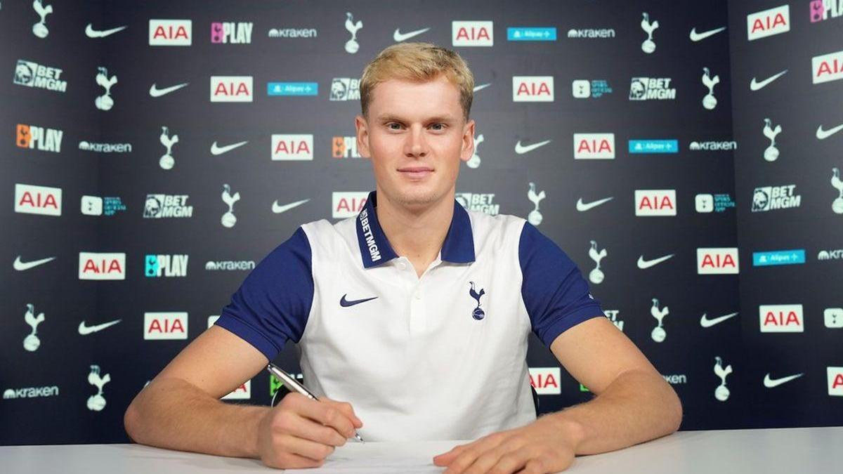 Tottenham, Slavia Prag’tan genç kaleci Antonin Kinsky’yi transfer etti!