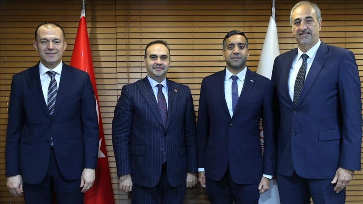 Uzay yolculuğu için önemli imza! Bakan Kacır: Uzay ekonomisinden daha fazla pay alacağız