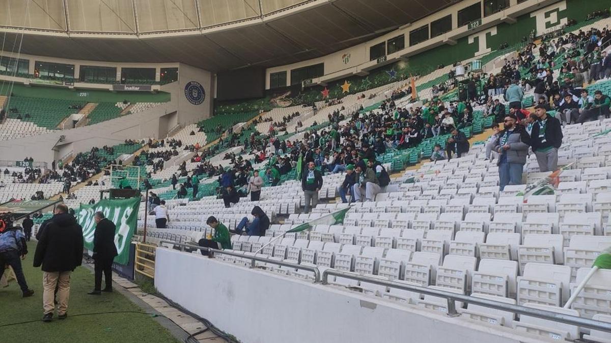 Taraftar rekoru kıran Bursaspor’da, tribünlerdeki tel örgüler kaldırıldı!