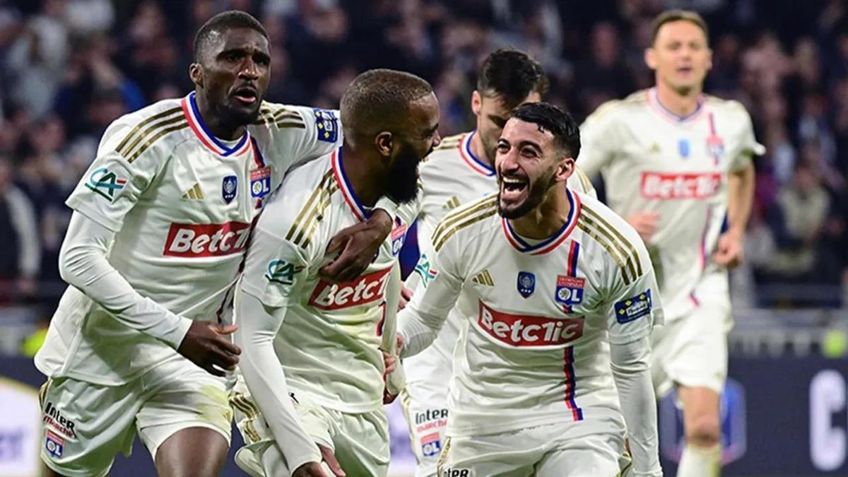 Lyon’un küme düşme cezası kaldırıldı