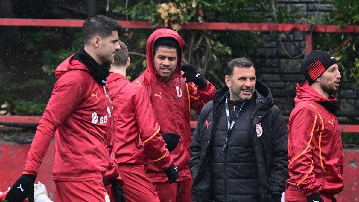 Galatasaray’ın, AZ Alkmaar deplasmanı öncesi kamp kadrosu belli oldu! 6 yıldız, kafilede yer almadı…