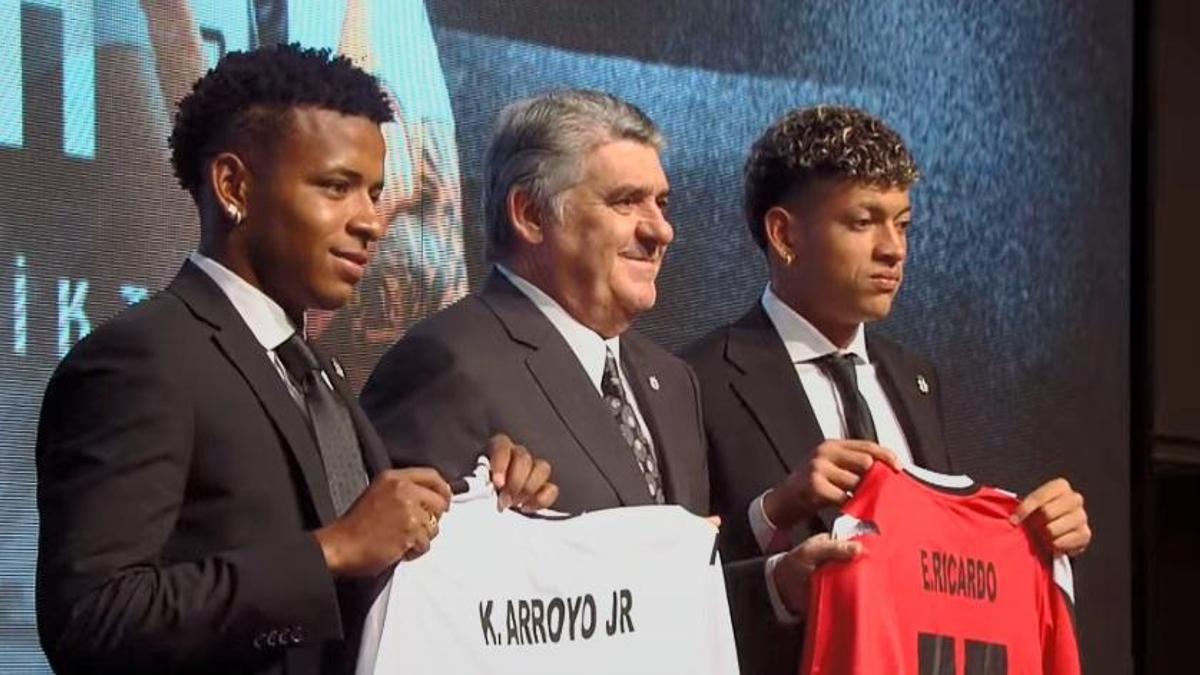 Beşiktaş, Keny Arroyo ve Elan Ricardo için imza töreni düzenledi!