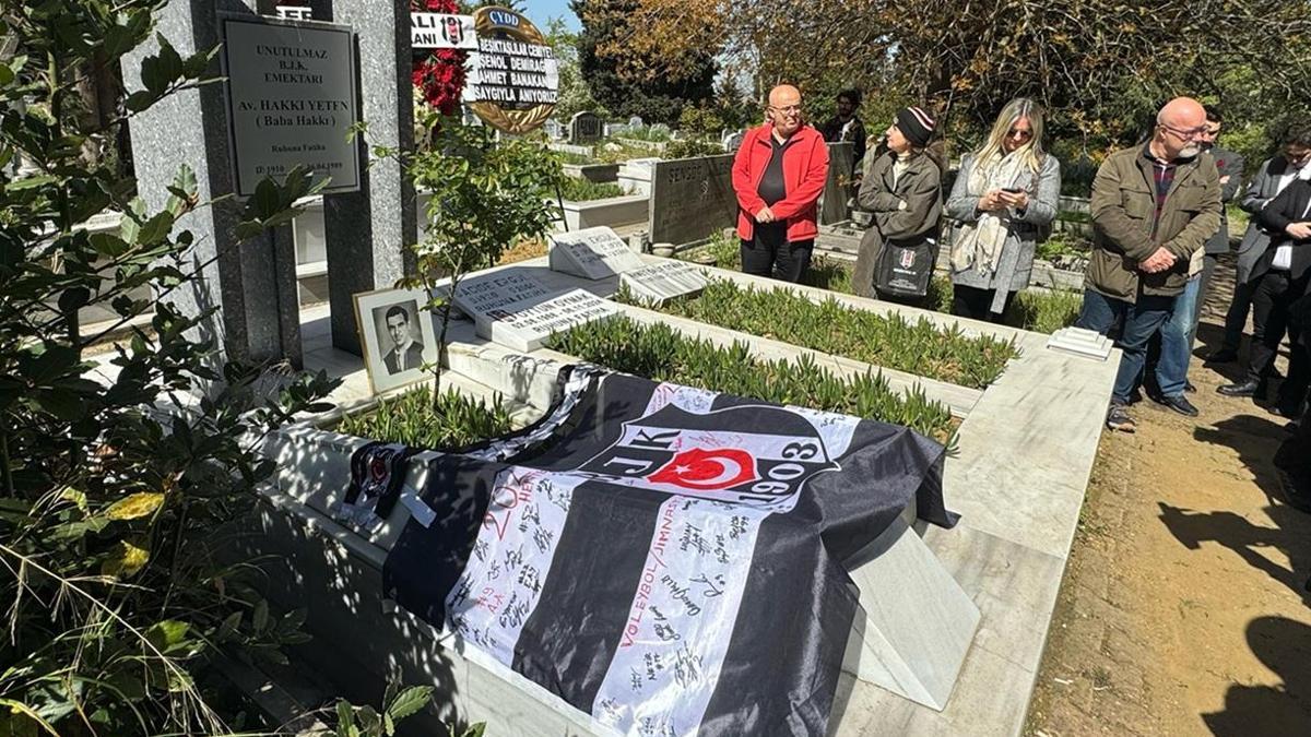 Beşiktaş efsanesi Baba Hakkı mezarı başında anıldı