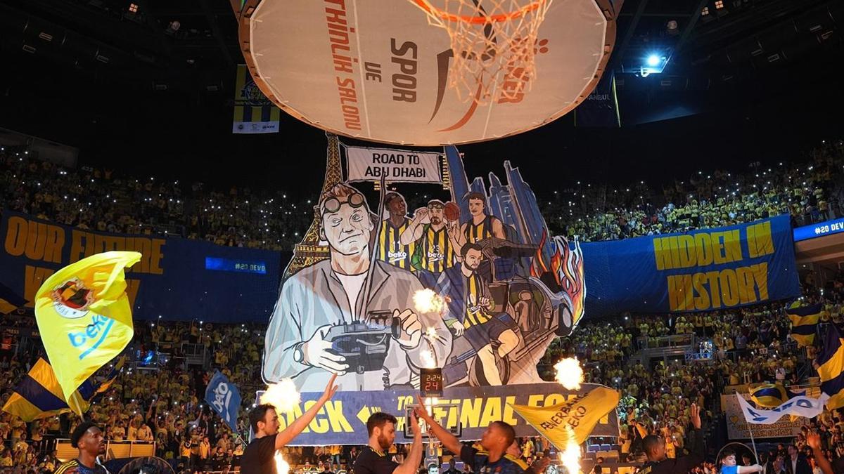 Fenerbahçe Beko, Paris serisine galibiyetle başladı! Ataşehir’de inanılmaz atmosfer…