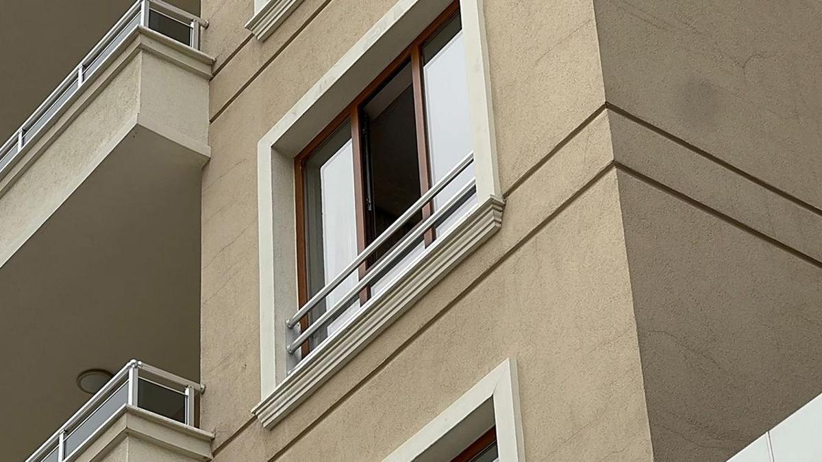 Kan donduran olay! Eşini öldürüp başında bekledi