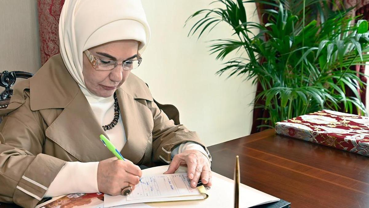 Emine Erdoğan, Türk Kızılay'a kurban bağışında bulundu