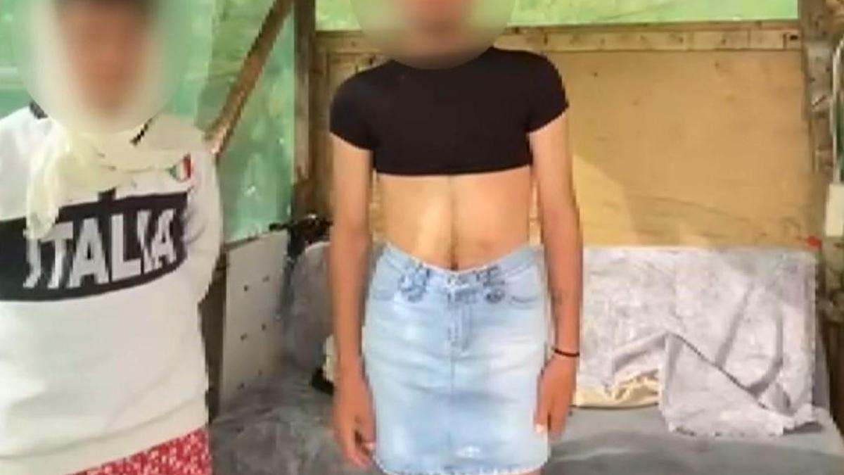 Yakaladıkları hırsızları darp edip kadın kıyafeti giydirdiler!