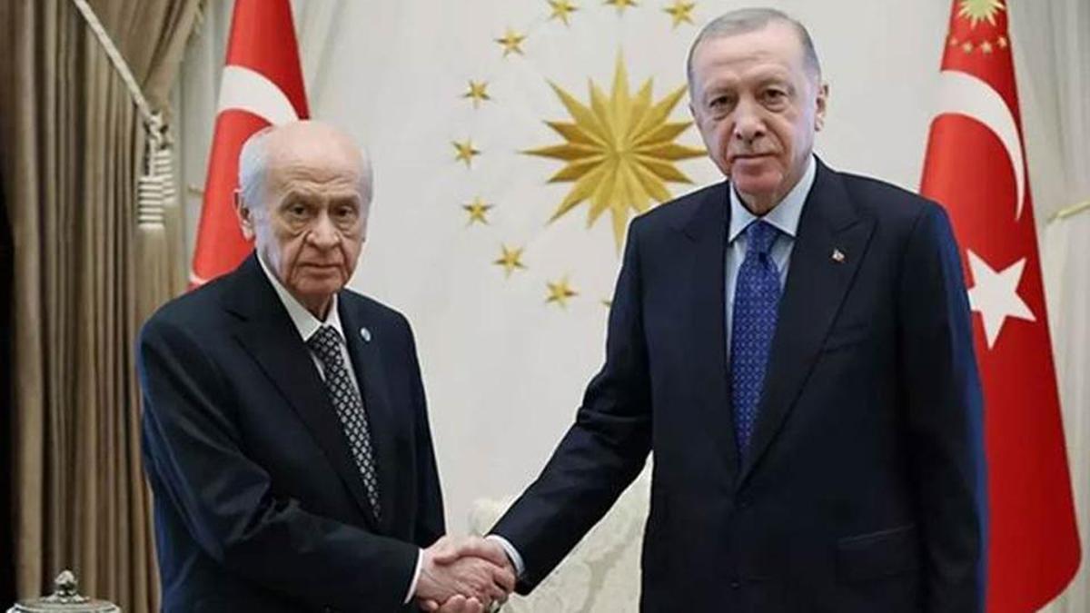 Bahçeli'nin 100 üyeli komisyon önerisi: Cumhurbaşkanı Erdoğan bayram sonunu işaret etti!