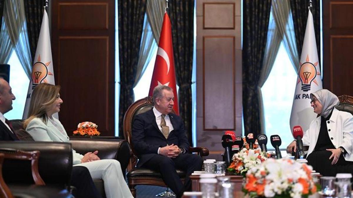 Siyasi partiler bayramlaşıyor: DEM Parti'den MHP'ye ziyaret | Terörsüz Türkiye mesajı: Süreç hızlanacak