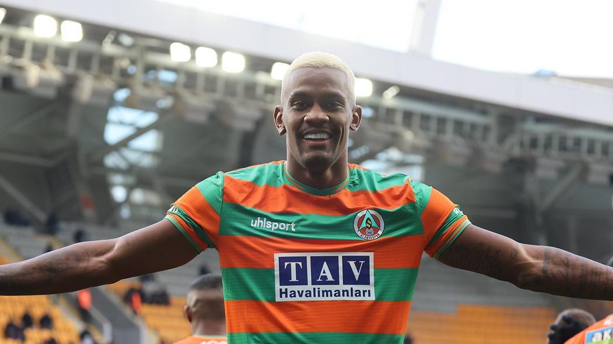 Alanyaspor'da sezonun dikkat çeken ismi Cordova oldu