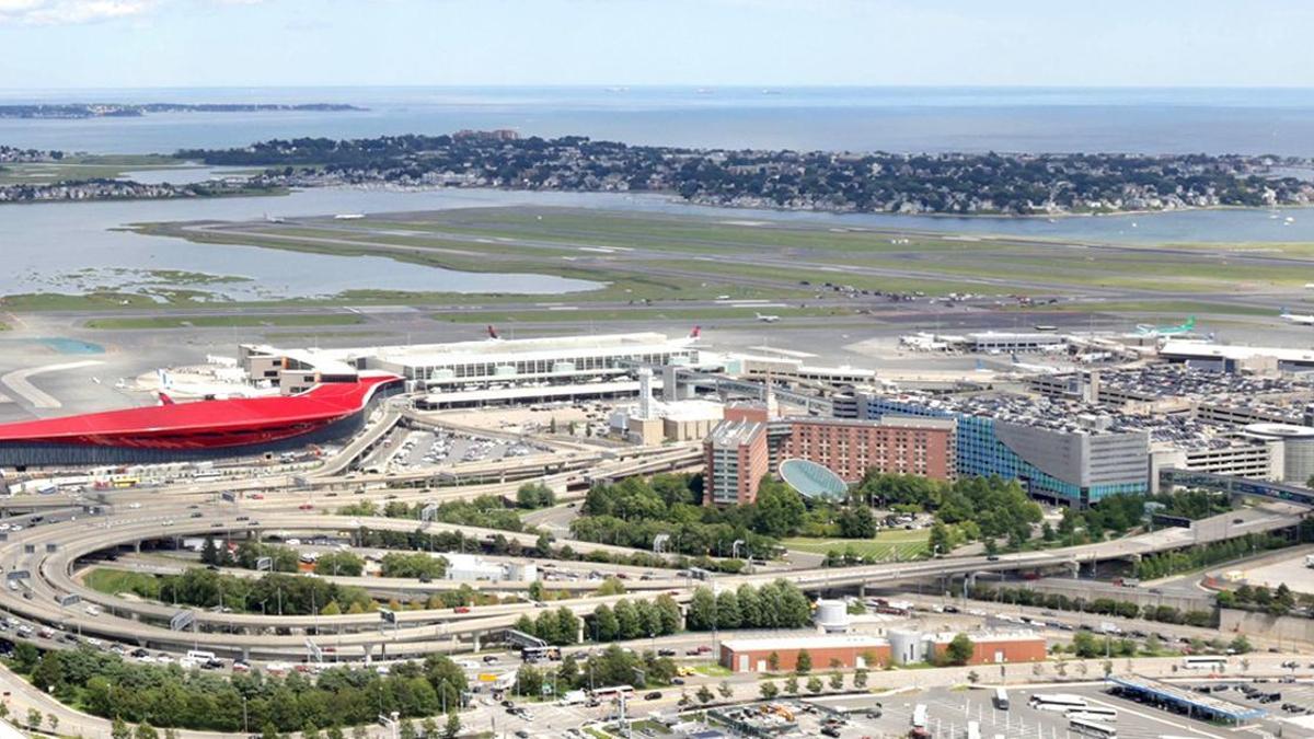 Boston'a inen uçak pistin dışına çıktı