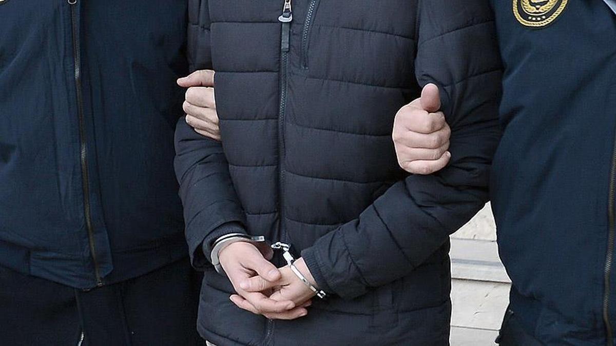 FETÖ şüphelilerinin yurt dışına kaçmalarına aracılık eden 2 zanlı tutuklandı