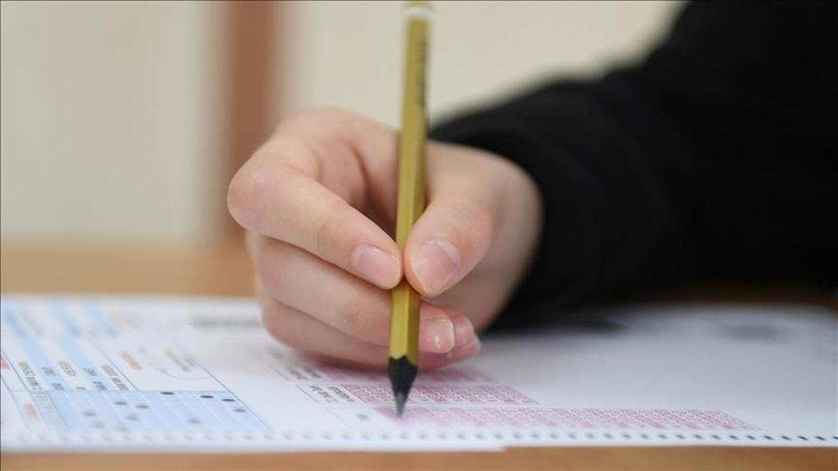 LGS sınavında velileri harekete geçiren hata: 15 dakika sonra fark ettiler