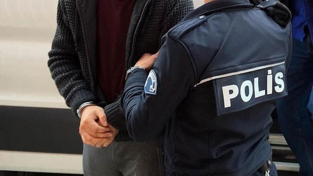 İzmir'de FETÖ operasyonunda yakalanan 3 polis tutuklandı