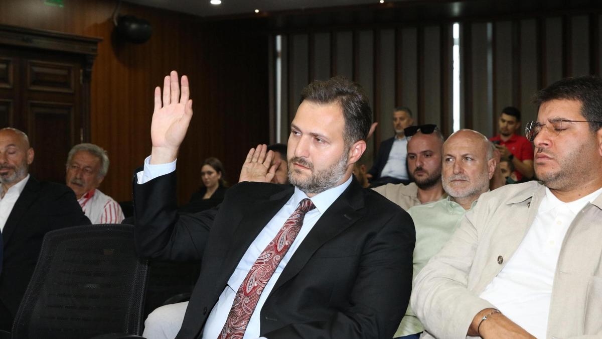 Ümraniyespor’da Ömür Aydın yeniden başkanlığa seçildi
