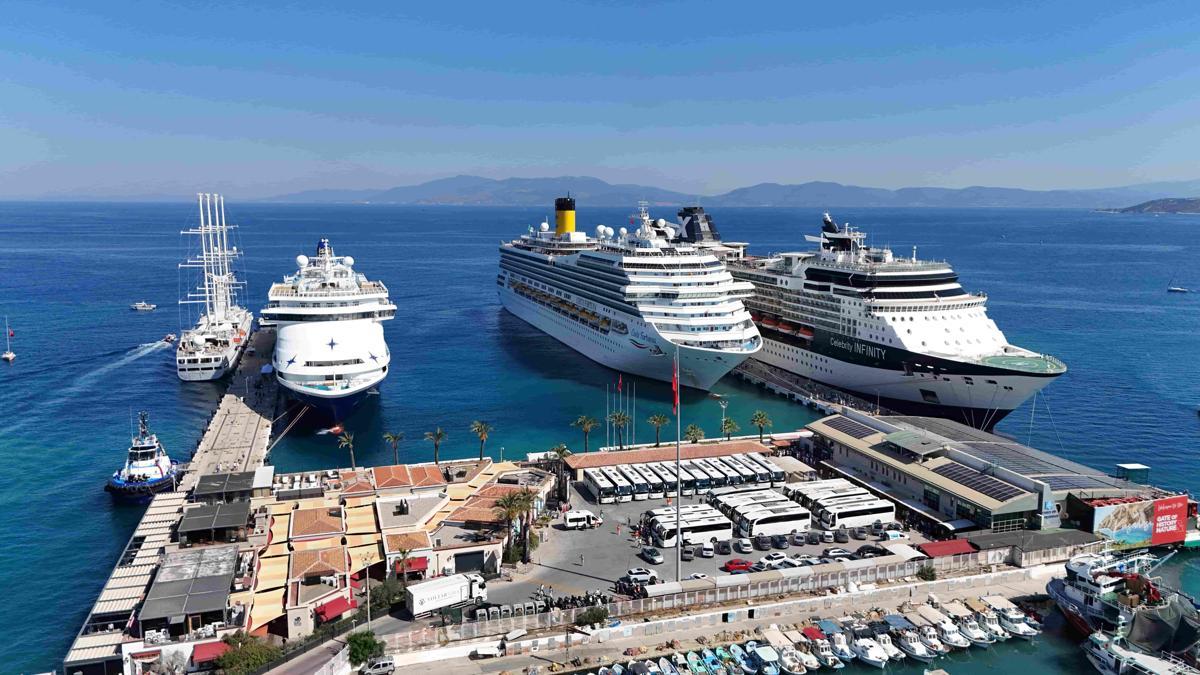 Kuşadası Limanı'nda Kruvaziyer bereketi: 6 bin 298 turist ağırladı