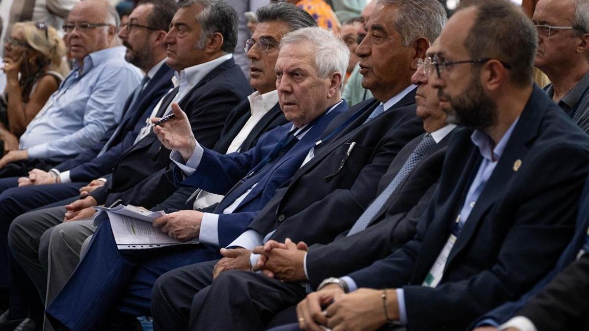 Fenerbahçe'de Yüksek Divan Kurulu toplantısı başladı! Ali Koç, Aziz Yıldırım ve Sadettin Saran...