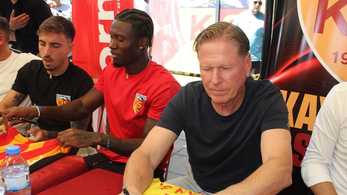 Kayserispor’da imza günü düzenlendi – Futbol Haberleri