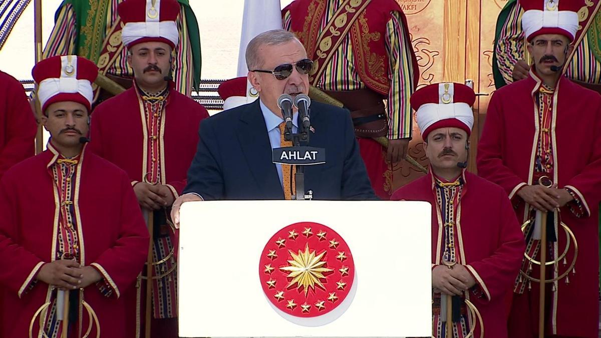SON DAKİKA | Cumhurbaşkanı Erdoğan, Ahlat Mesire Alanı'nda, Ahlat Etkinlik Alanı Programı'nda konuşuyor