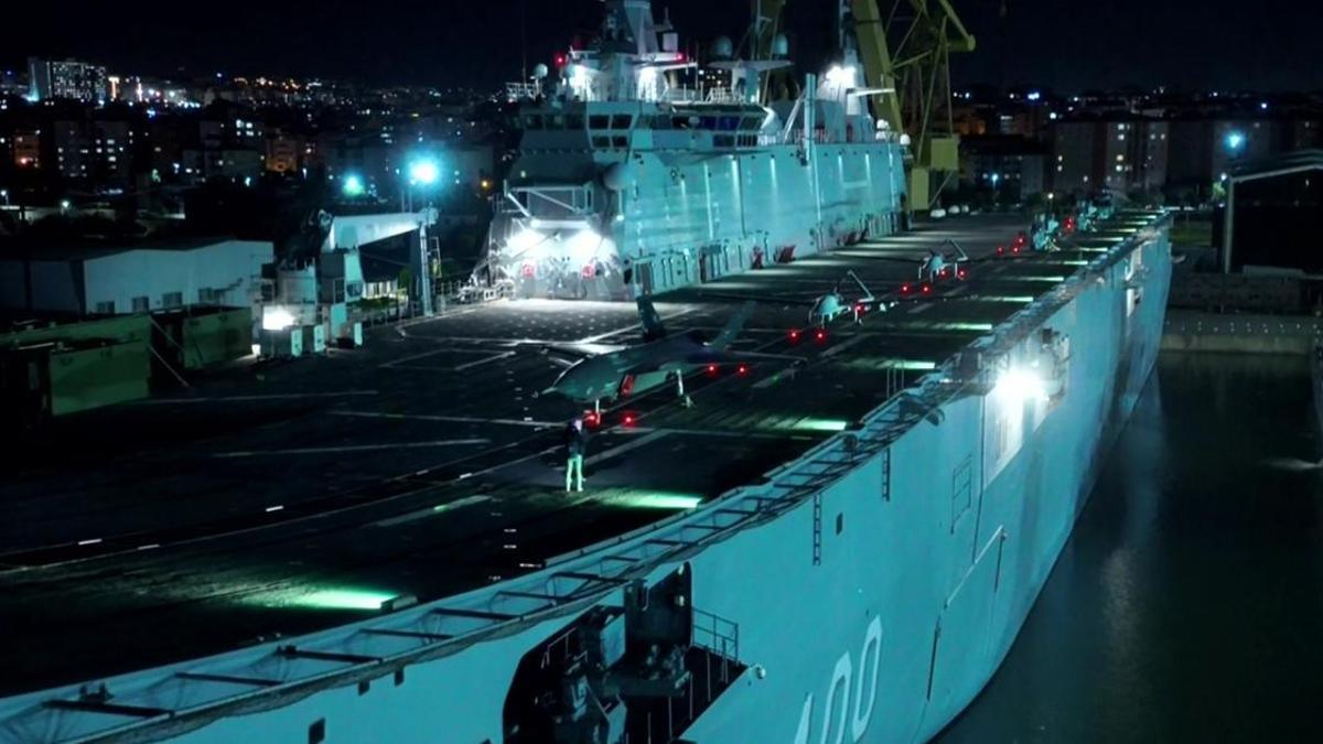 İşte Türk donanmasının gururu! Yüzen Kale: TCG Anadolu