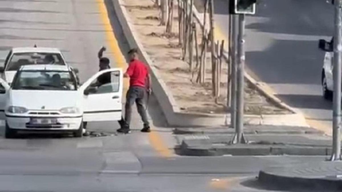 Ankara'da korku dolu görüntüler: Trafikte kılıçlı saldırı!