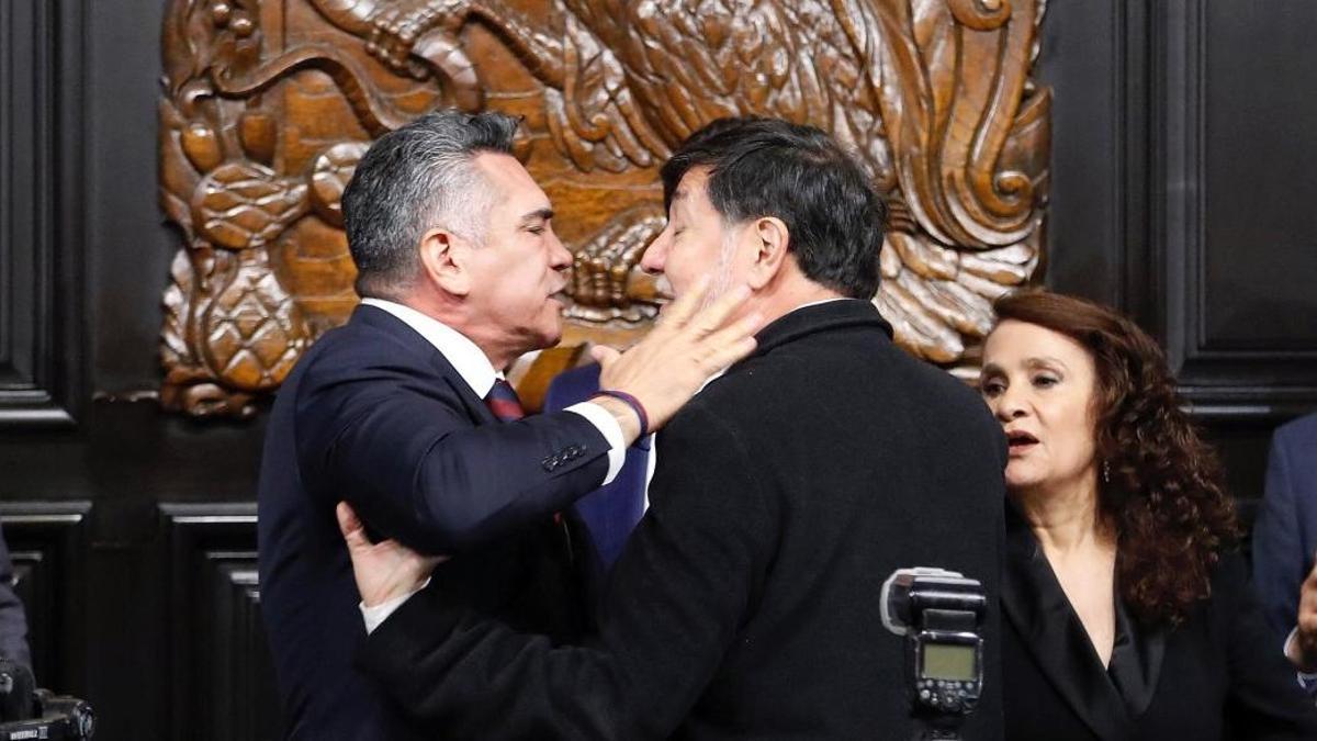 Meksika Senatosu'nda yumruklar konuştu: İktidar ve muhalefet vekilleri birbirine girdi