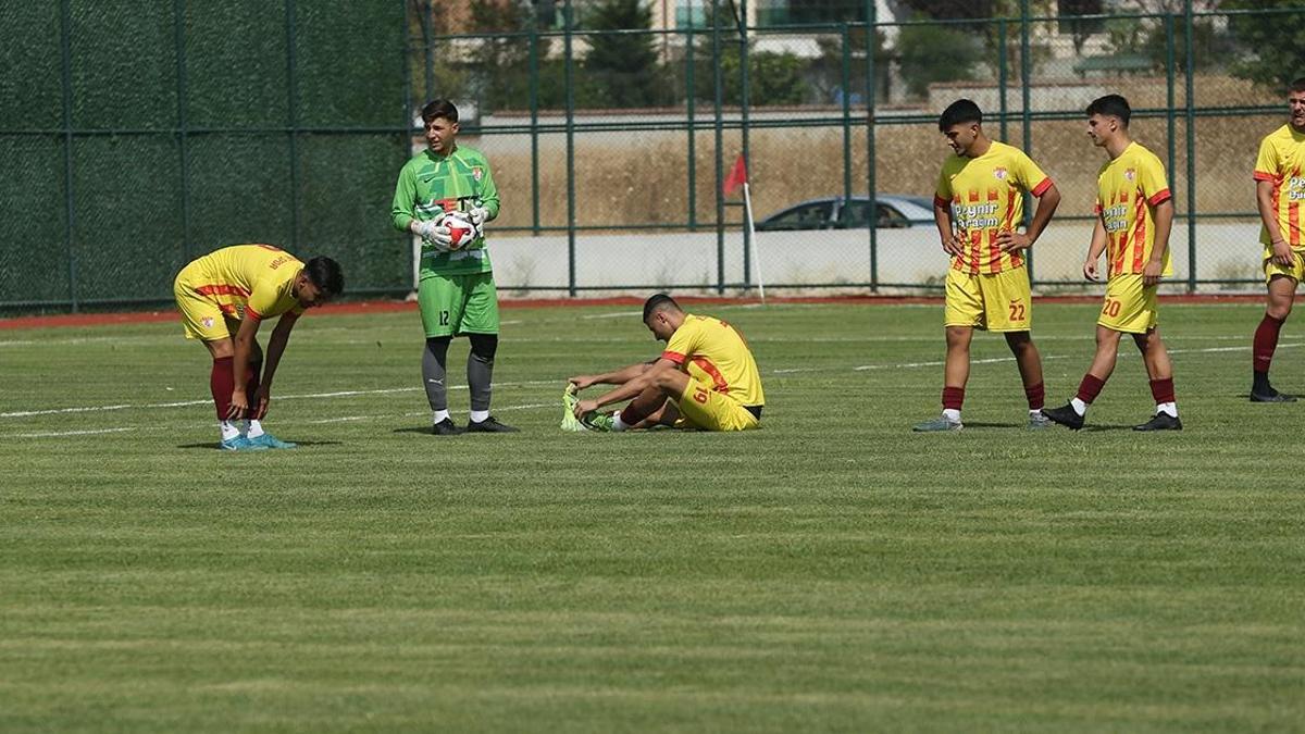 Ziraat Türkiye Kupasında maç yarıda kaldı! 9 oyuncu
