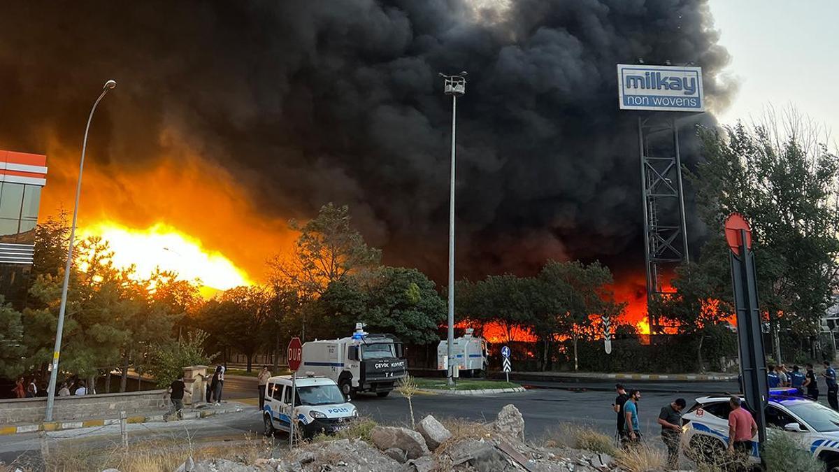 Kayseri'de tekstil fabrikasında yangın