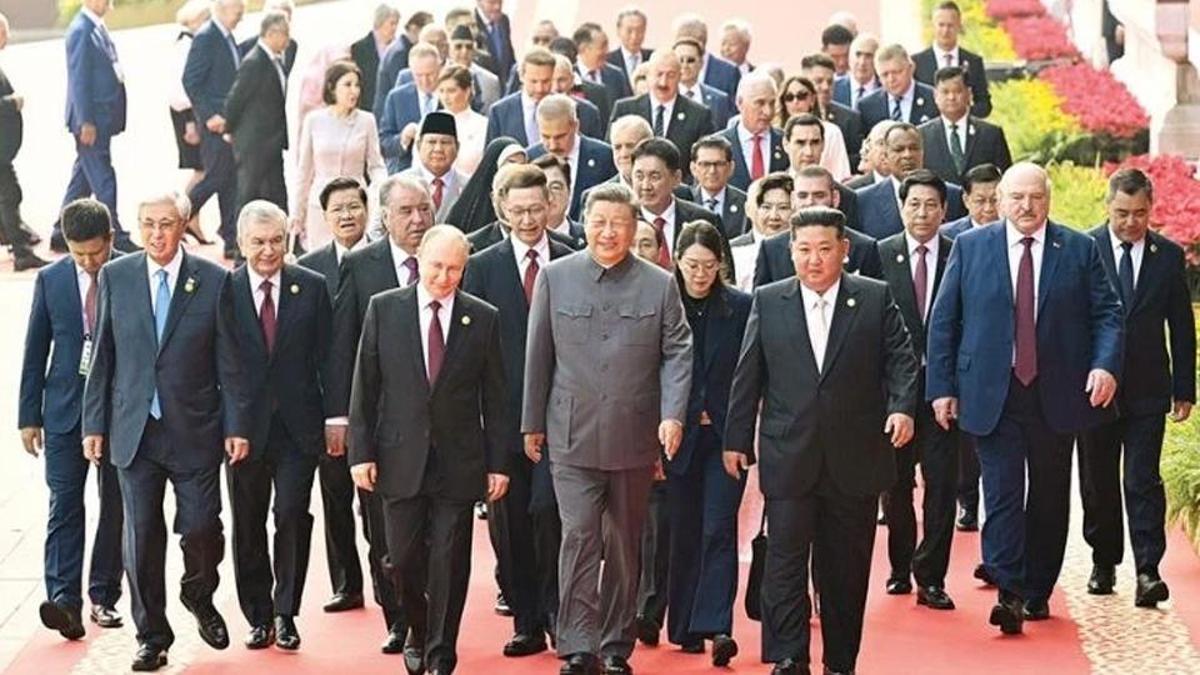 Çinden güç gösterisi: Şi Cinping, Putin ve Kim aynı karede