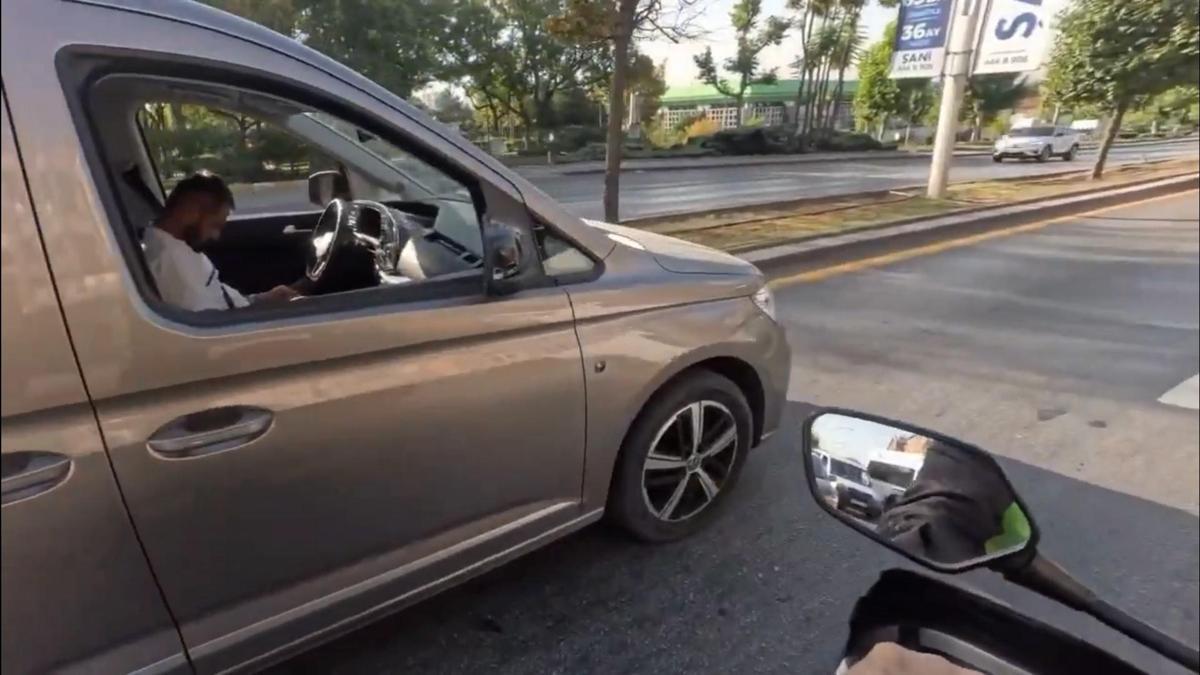 Sol şerit durunca ortaya çıktı: Trafikte uyuyakaldı!